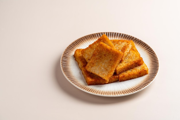 Pastel de nabo (Chino Chai tow kway). El pastel de nabo es un plato común o dim sum de la cocina Teochew.