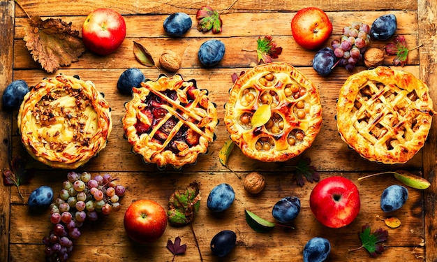 Pastel de otoño con frutas