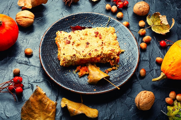 Pastel de otoño tradicional sabroso, pastel de calabaza festivo.