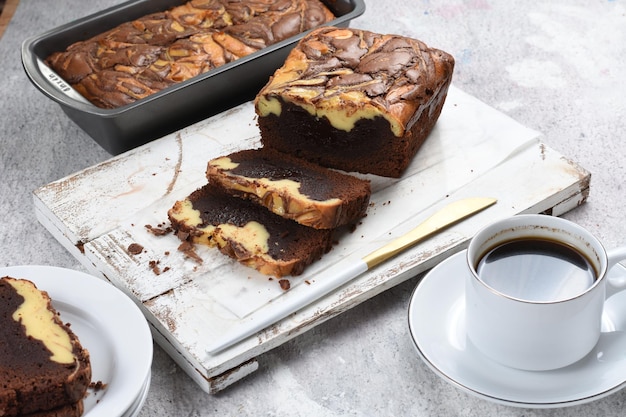 pastel de pan de mármol pastel de pan de brownies