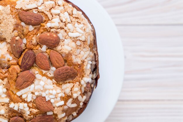 pastel de pan de pasas con almendras