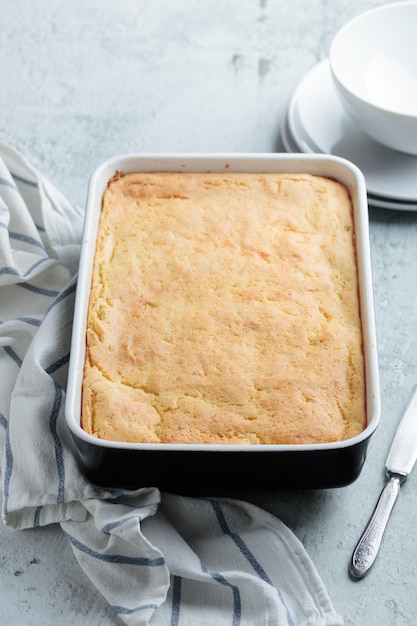 Pastel de pastor en una bandeja para hornear