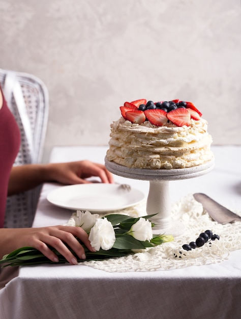 Pastel de pavlova de fresa