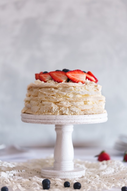 Pastel de pavlova de fresa