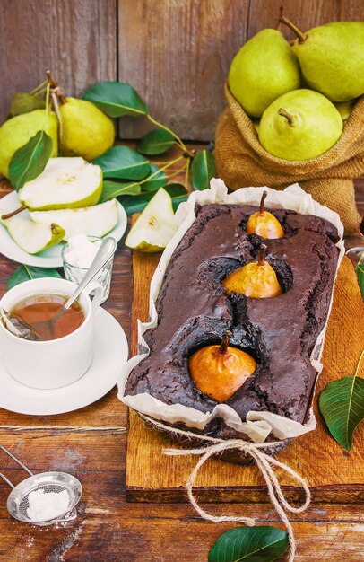 Pastel con peras. enfoque selectivo comida de la naturaleza boi.