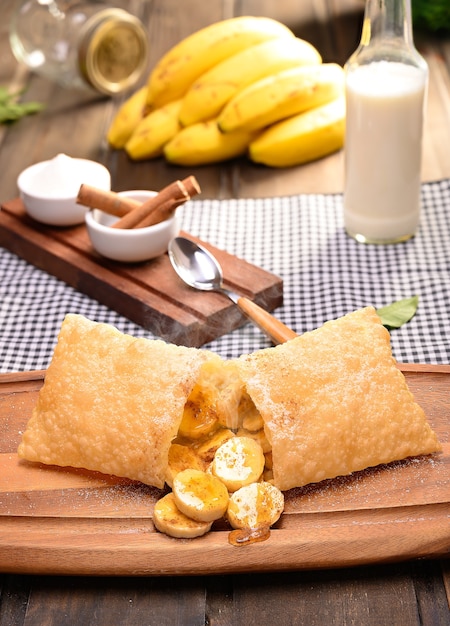 Pastel de plátano (Pastel de Banana) - Tradicional brasileño con canela y azúcar