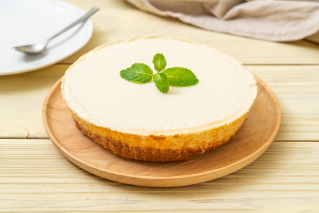 Pastel de queso casero con menta