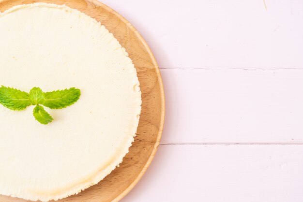 Pastel de queso casero con menta