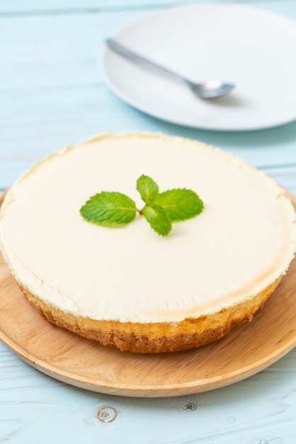 Pastel de queso casero con menta