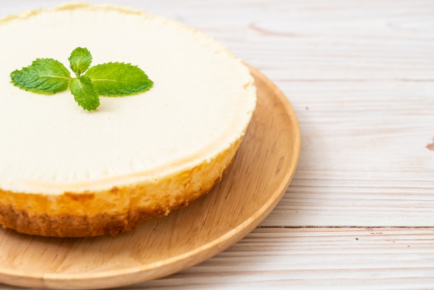 Pastel de queso casero con menta