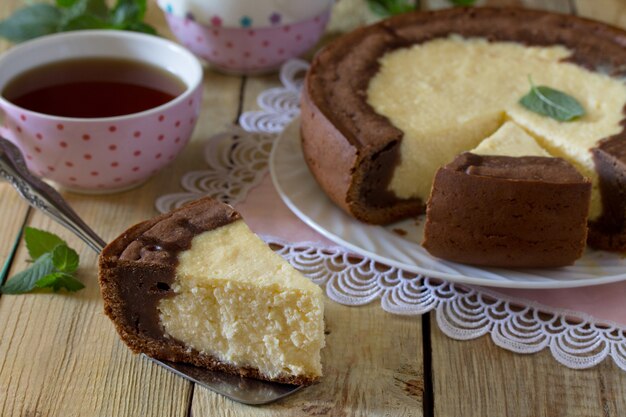 Pastel de queso crema y chocolate