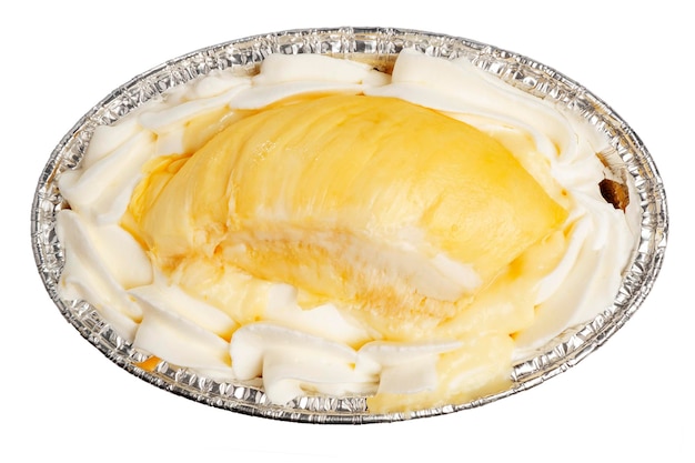 Pastel de queso de esponja Durian fresco aislado sobre fondo blanco Trazado de recorte