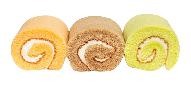 Pastel de rollo colorido aislado sobre fondo blanco con trazado de recorte