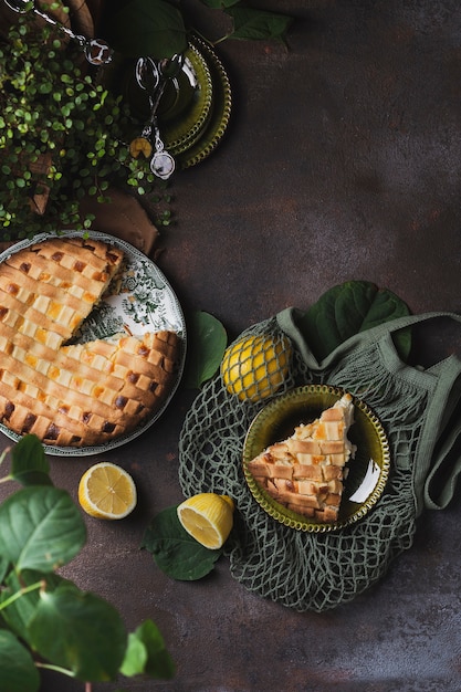 Pastel sabroso con ricotta y limón