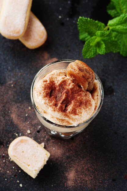 Pastel de tiramisú italiano tradicional