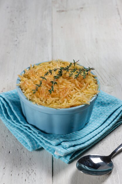 Pastel Tutup (Shepherd's Pie) é uma torta tradicional britânica, feita de purê de batata e carne moída.