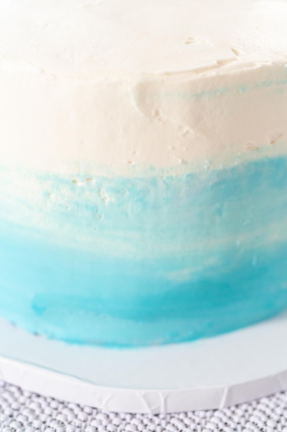 Pastel de vainilla de 3 capas con temática de sirena