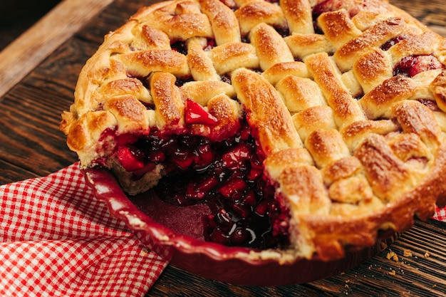 Pastelaria caseira com frutas e maçã