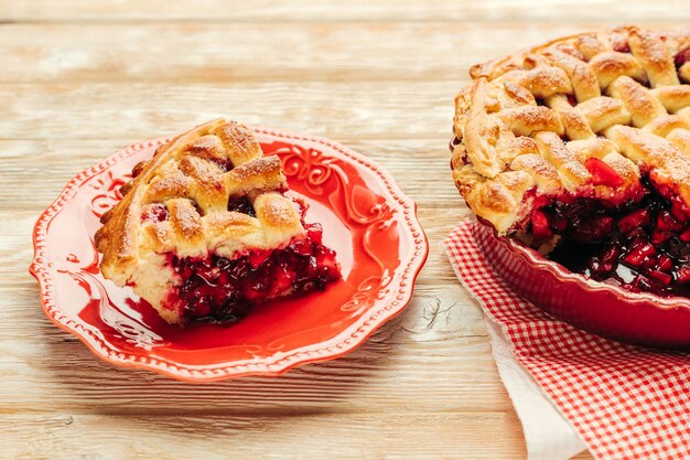 Pastelaria caseira com frutas e maçã