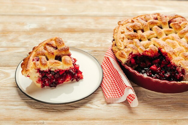 Pastelaria caseira com frutas e maçã