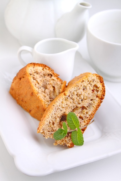 Pastelaria caseira, pão de banana com nozes