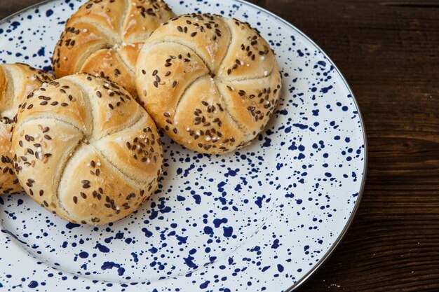 Pastelaria recém-assados em um prato