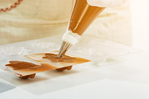 Pastelero mujer preparar