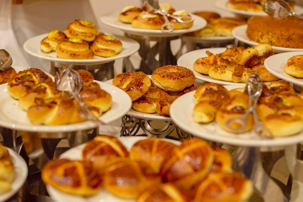 pasteles en el buffet