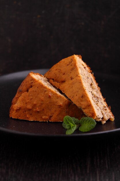 Pasteles caseros, pan de plátano con nueces.