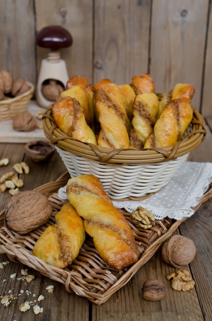 Pasteles caseros con relleno de queso y nueces