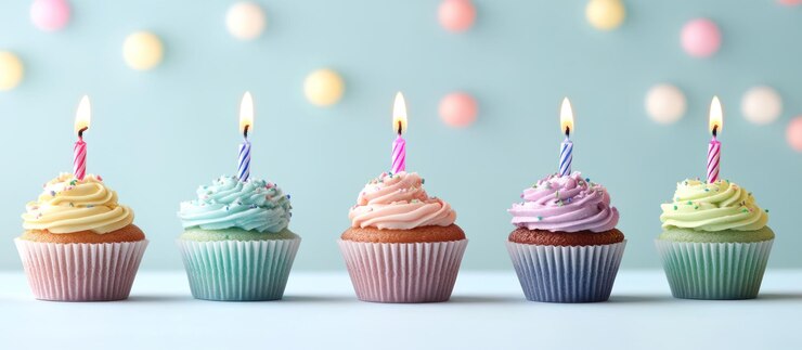 Pasteles de cumpleaños con velas