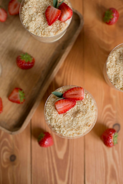 Pasteles decorados con fresas