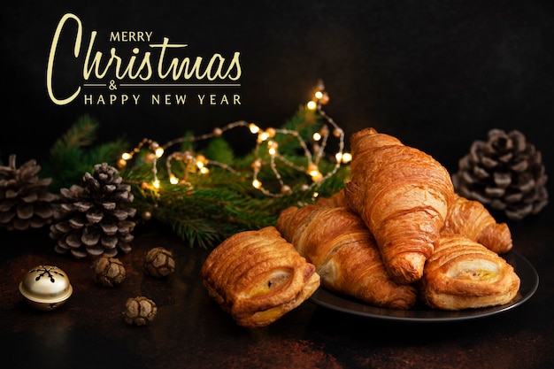 pasteles en la mesa para Navidad