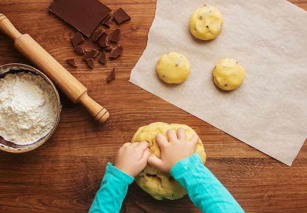 Foto pasteles, tortas, cocinar sus propias manos. enfoque selectivo naturaleza