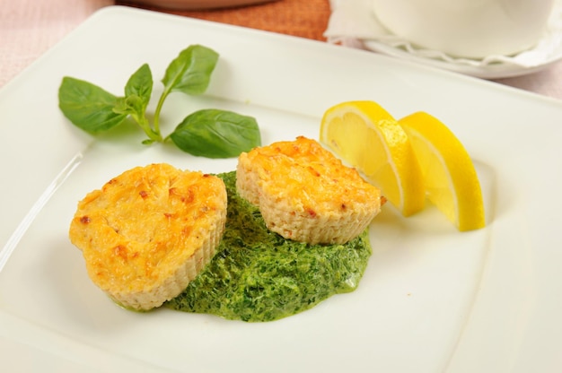 Pastelitos de pescado con limón