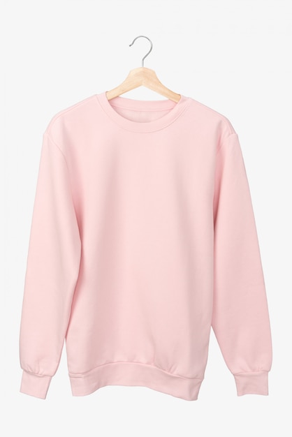 Pastellrosa Langarm-T-Shirt auf einem Kleiderbügel