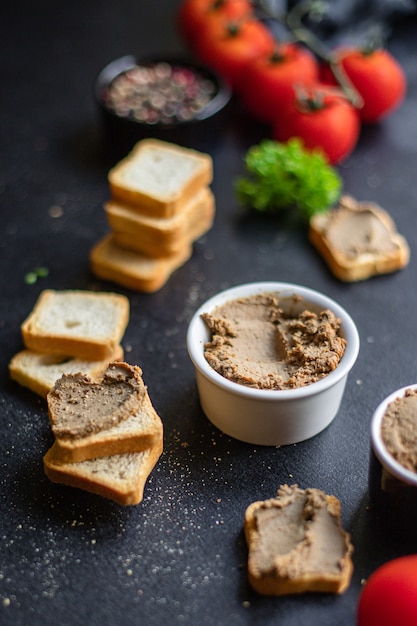 Pastete Hühnerleber und Gemüse gesunde Mahlzeit Snack