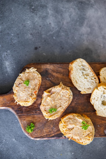 Pastete Rillettes Hühnerfleisch oder Ente Geflügel Pastete Küche frische Mahlzeit Snack auf dem Tisch