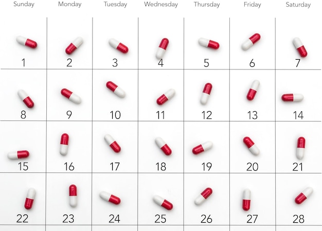 Pastillas en cada día del calendario Medicamento regulador de la toma