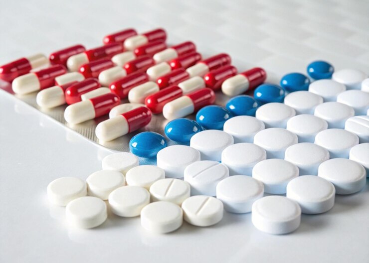pastillas medicamentos en la mesa