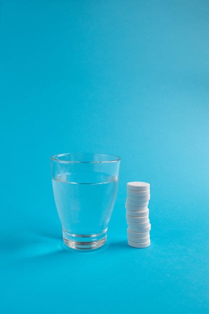 Pastillas y un vaso de agua Una forma de vida