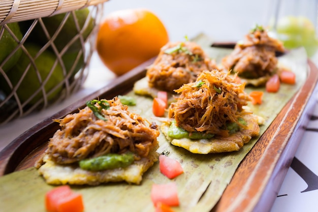 El patacn, tostn, tachino o frito es una comida a base de trozos de pltano verde fritos y aplastados.