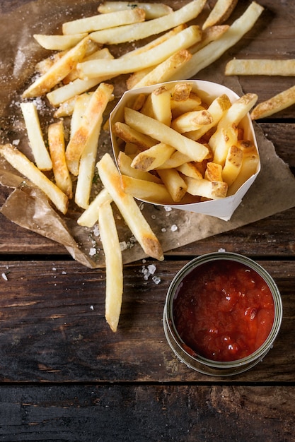 Patas De Pollo Frito Con Papas Fritas