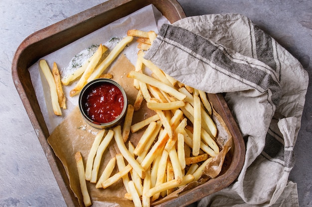 Patas De Pollo Frito Con Papas Fritas