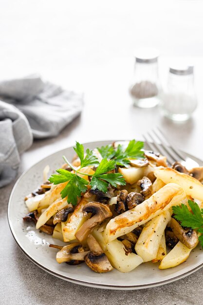 Patata frita con champiñones