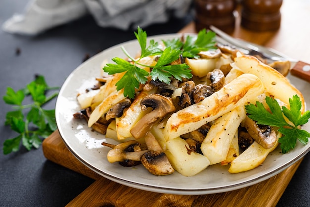 Patata frita con champiñones