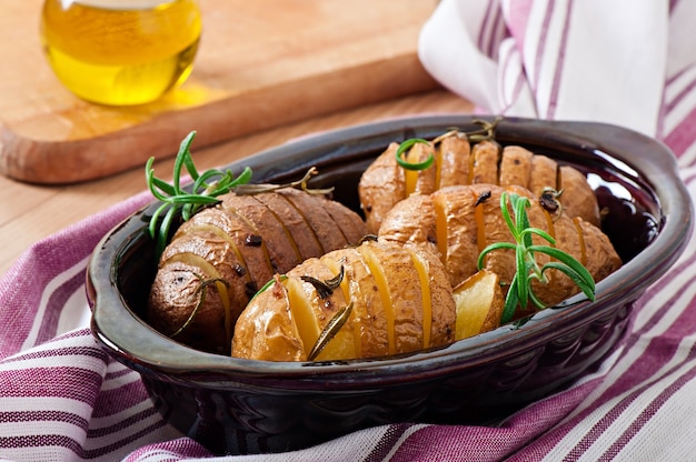 Patatas al horno con romero y ajo