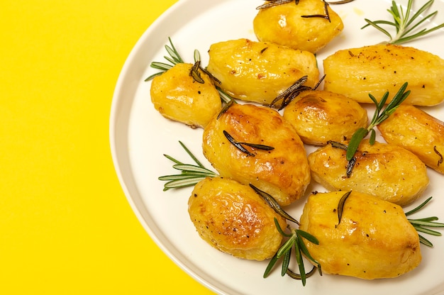 Patatas asadas caseras con romero