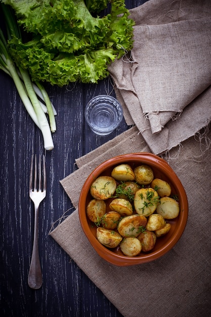 Foto patatas asadas con eneldo