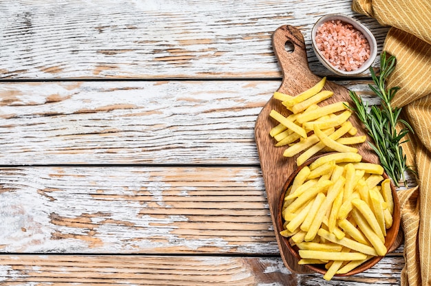 Patatas congeladas en un recipiente, patatas fritas, conservas